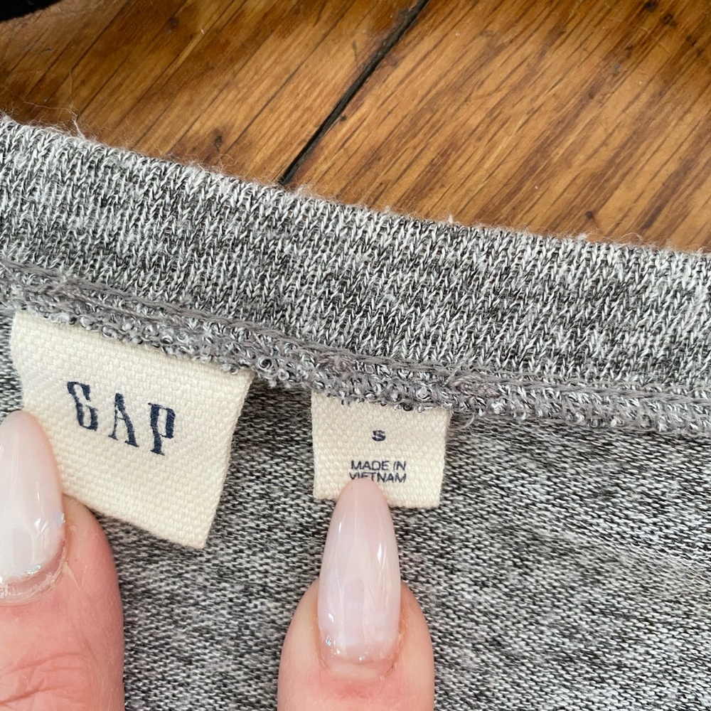 GAP pullover - Picture 3 of 4